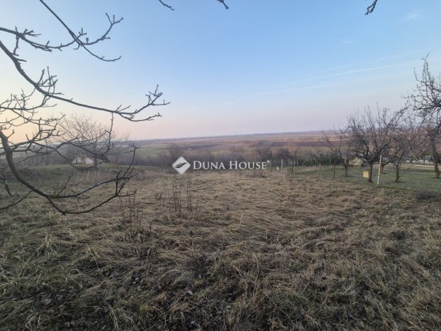 Elad� 3000 nm-es telek Si�fok