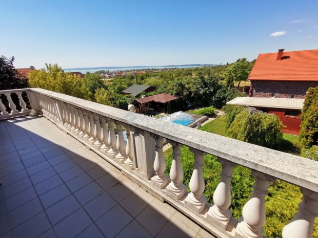 Elad� 300 nm-es h�z Als��rs