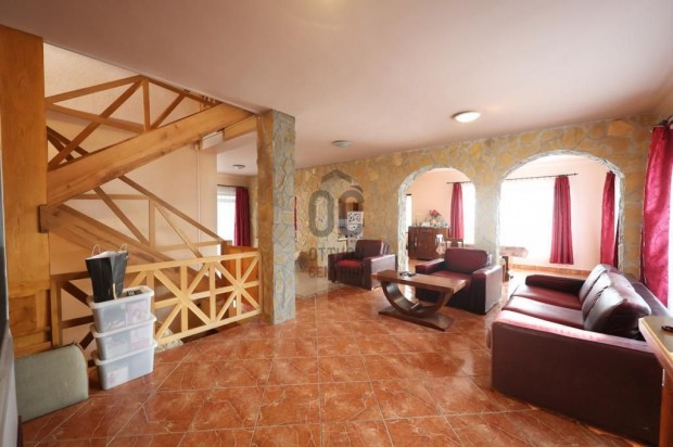 Elad� 300 nm-es h�z Cs�m�r