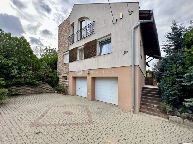 Elad� 300 nm-es h�z P�cs