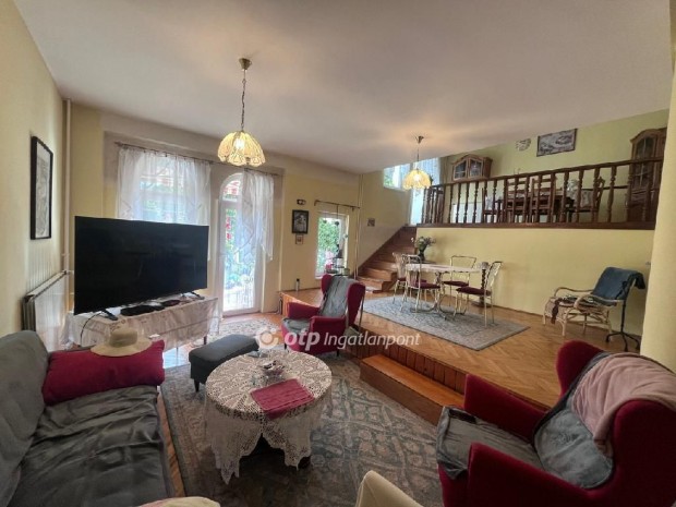 Elad� 300 nm-es h�z Szeged