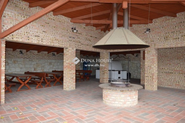 Elad� 300 nm-es h�z Tokaj