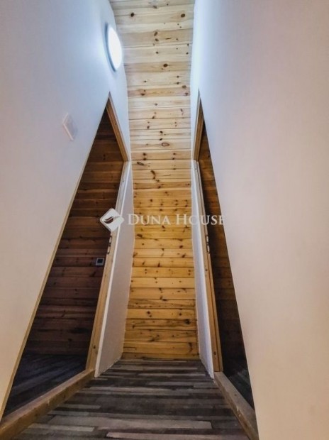 Elad� 300 nm-es h�z Vasad