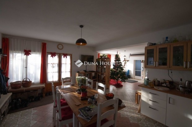 Elad� 300 nm-es h�z Velence