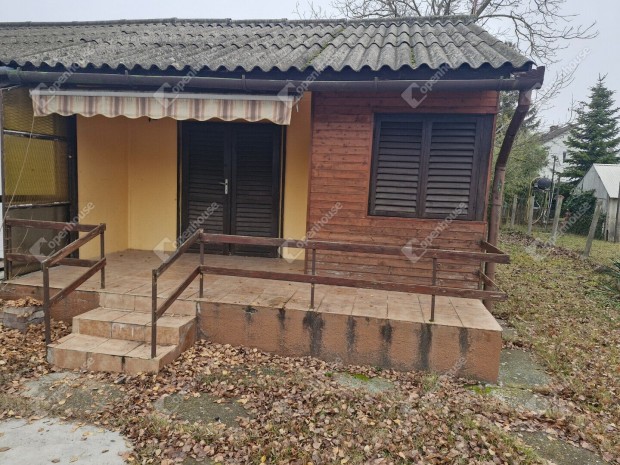 Elad� 30 nm-es h�z Balatonkereszt�r