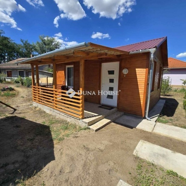 Elad� 30 nm-es h�z Cserkesz�l�