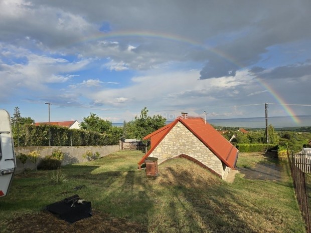 Elad� 30 nm-es h�z Csopak