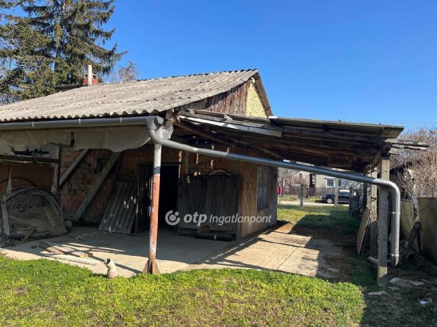 Elad� 30 nm-es h�z Szeksz�rd