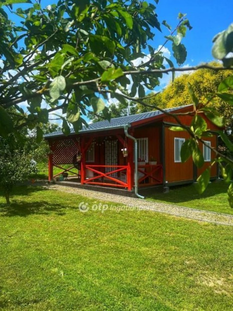 Elad� 30 nm-es h�z Tiszasz�l�s