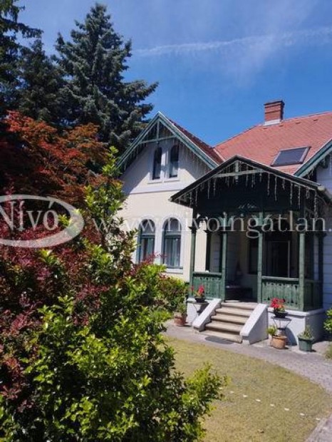 Elad� 310 nm-es Csal�di h�z Veszpr�m