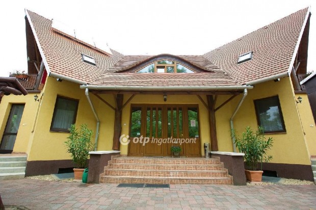 Elad� 320 nm-es h�z Hajd�szoboszl�