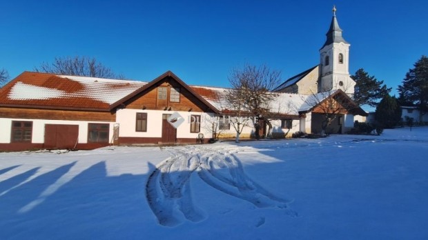 Elad� 320 nm-es h�z Papkeszi