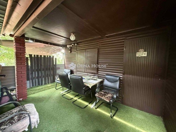 Elad� 32 nm-es h�z Lakitelek