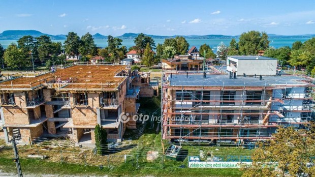 Elad� 32 nm-es lak�s Fony�d