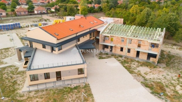 Elad� 32 nm-es lak�s M�rahalom