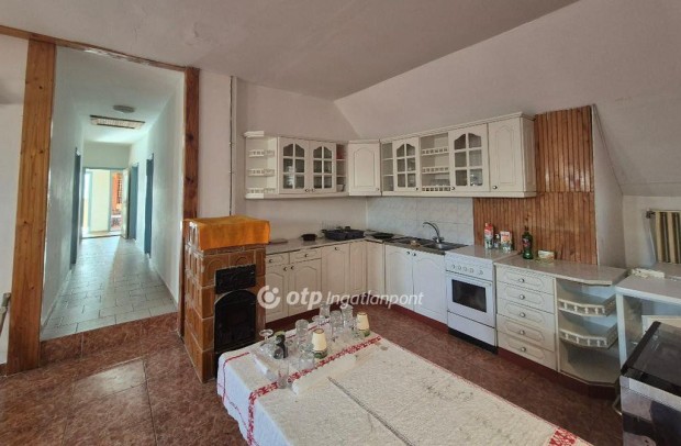 Elad� 330 nm-es h�z Balatonm�riaf�rd�