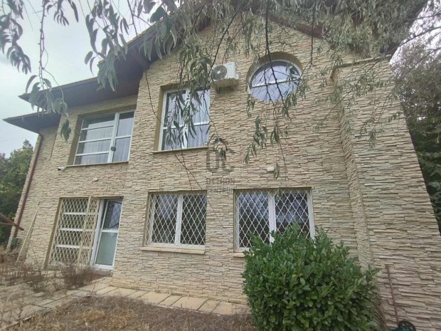 Elad� 330 nm-es h�z Csom�d