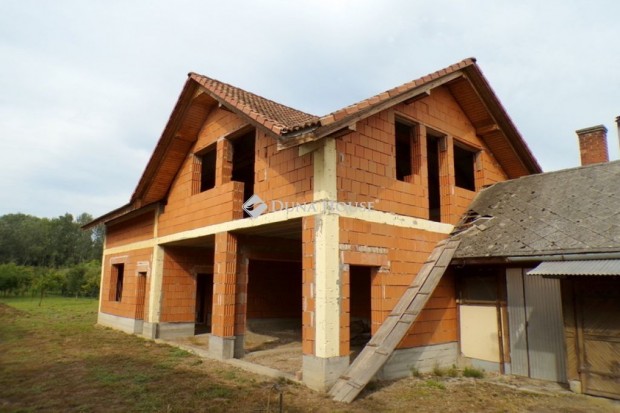 Elad� 335 nm-es h�z V�s�rosnam�ny