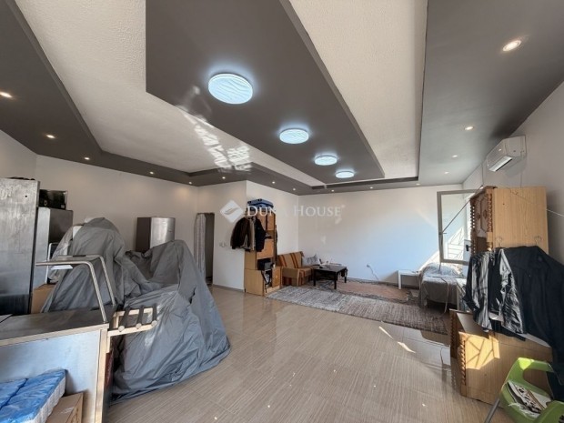 Elad� 335 nm-es h�z Vecs�s