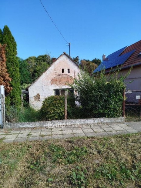 Elad� 339 nm-es telek P�cs