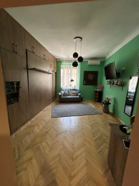 Elad� 33 nm-es Fel�j�tott t�gla lak�s Szeged �thalom utca