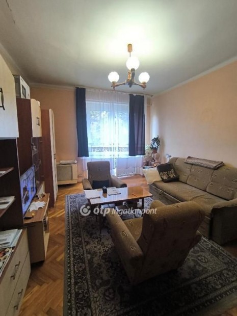 Elad� 33 nm-es lak�s Salg�tarj�n