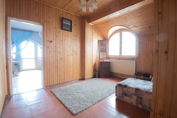 Elad� 358 nm-es h�z Cs�m�r