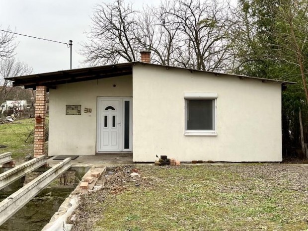 Elad� 35 nm-es Csal�di h�z Szentm�rtonk�ta