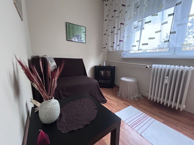 Elad� 35 nm-es Fel�j�tott panel lak�s Szeged