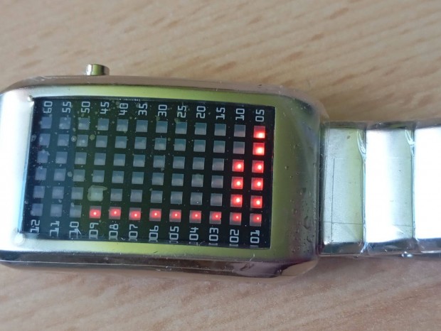 Eladó 35db új állapotu női férfi karóra csomag