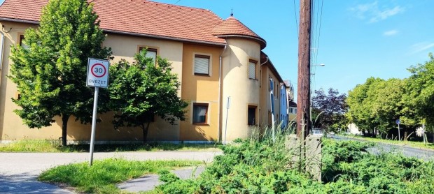 Elad� 360 nm-es h�z Szeged