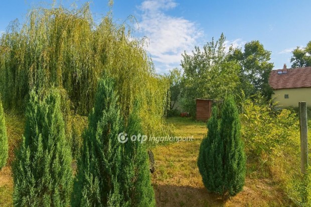 Elad� 360 nm-es telek Kiskunlach�za