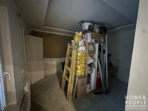 Elad� 36 nm-es Fel�j�tand� t�gla lak�s Szeged