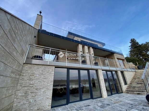 Elad� 370 nm-es h�z Moh�cs