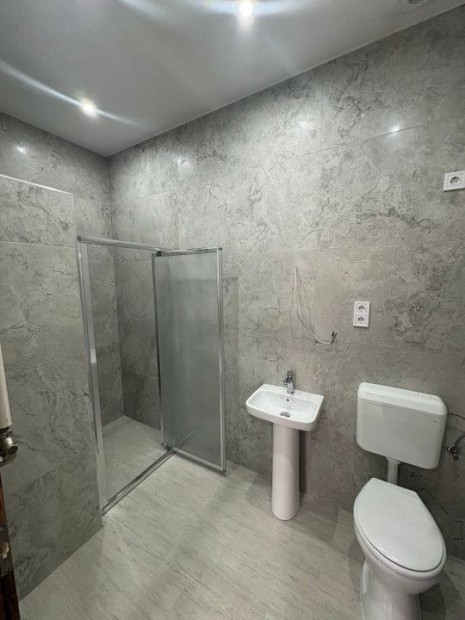 Elad� 38 nm-es Fel�j�tott T�rsash�zi lak�s Paks