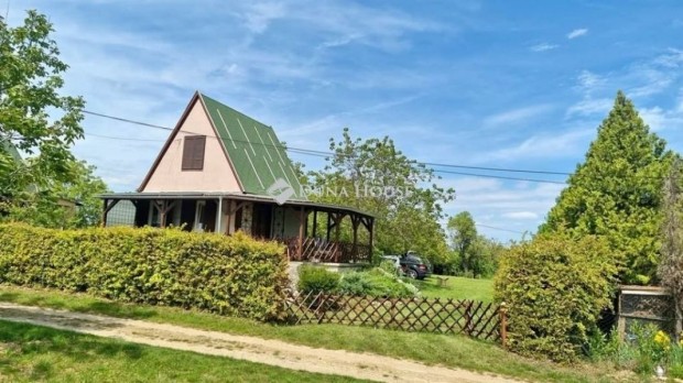 Elad� 38 nm-es h�z Feh�rv�rcsurg�