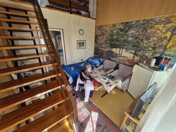 Elad� 38 nm-es lak�s Domb�v�r