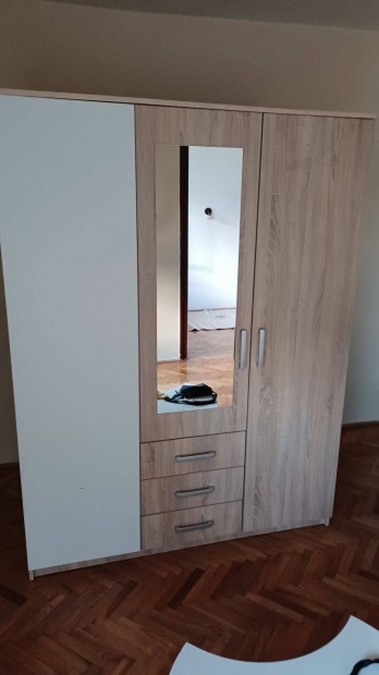 Eladó 3 ajtós Jysk gardróbdzekrény