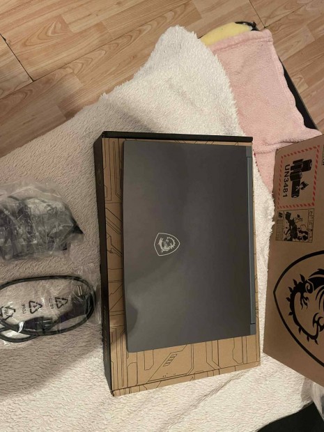 Eladó 3 éves garival msi thin 15 b12ve gamer laptop Rtx 4050 6gb
