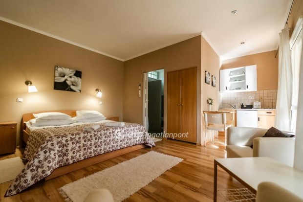 Elad� 3 lak�sos apartman, Gyula, �jv�ros