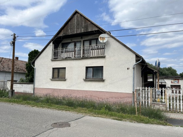 Elad� 3 szintes 7 szob�s csal�di h�z Lesenceistv�ndon