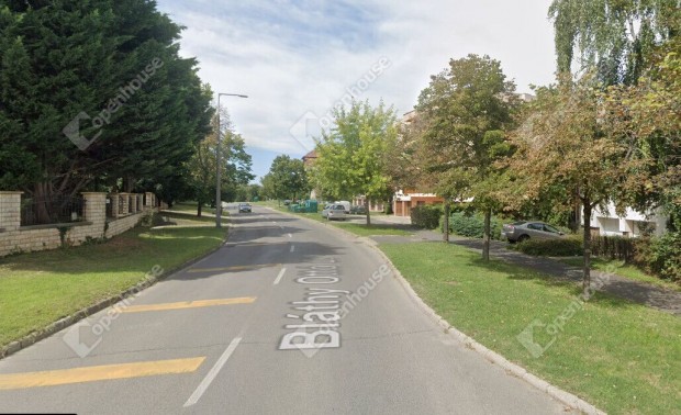 Elad� 3 szob�s, erk�lyes, t�gla lak�s Si�fok Foki-hegyen