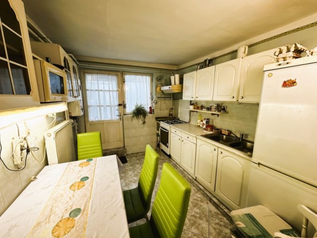 Elad� 3 szob�s csal�di h�z Koml�n