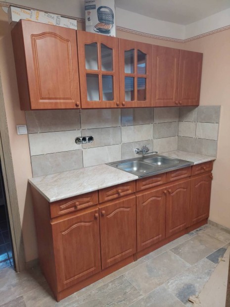 Elad� 3 szob�s csal�di h�z Miskolcon