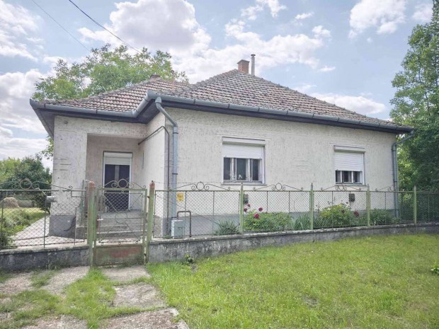 Eladó 3 szobás családi ház Sarudon