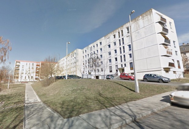 Elad� 3 szob�s panellak�s gar�zzsal  P�cs, R�zsadomb, Illy�s Gyula ut