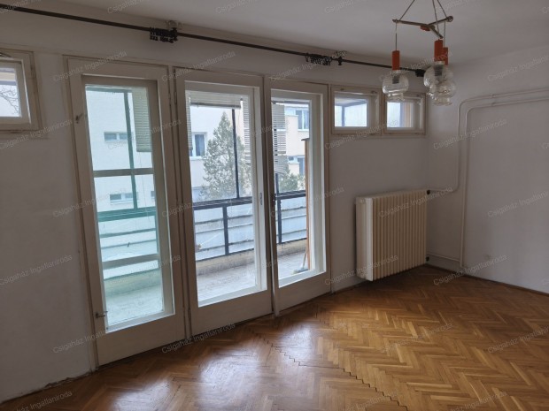 Elad� 3 szob�s t�gla �p�t�s� lak�s Ny�regyh�z�n a stadion k�zel�ben