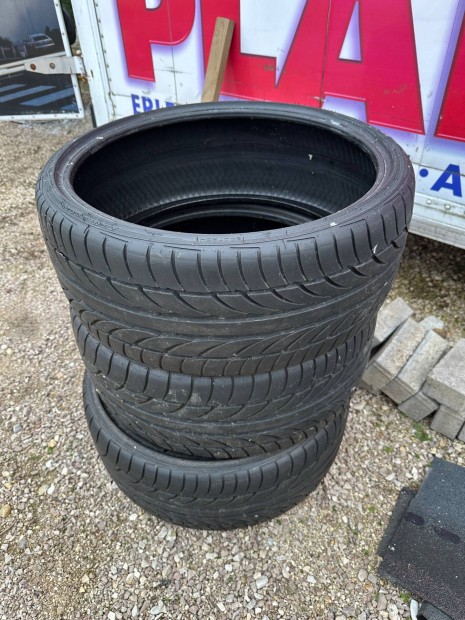 Eladó 3db 235/30 r20 gumiabroncs