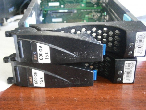 Elad 3db EMC / Vnx storage-ba val 3.5"-os SAS HDD keret