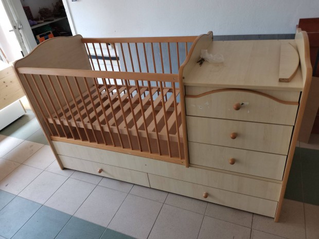 Eladó 3in1 kombi babaágy pelenkázóval, rengeteg tárhellyel, matraccal